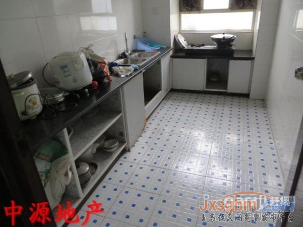 上高錦園小區，家具家電全配床三張，有地下室！