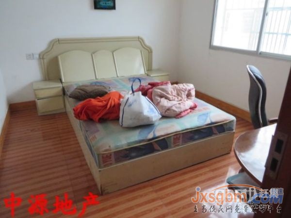 上高錦園小區，家具家電全配床三張，有地下室！