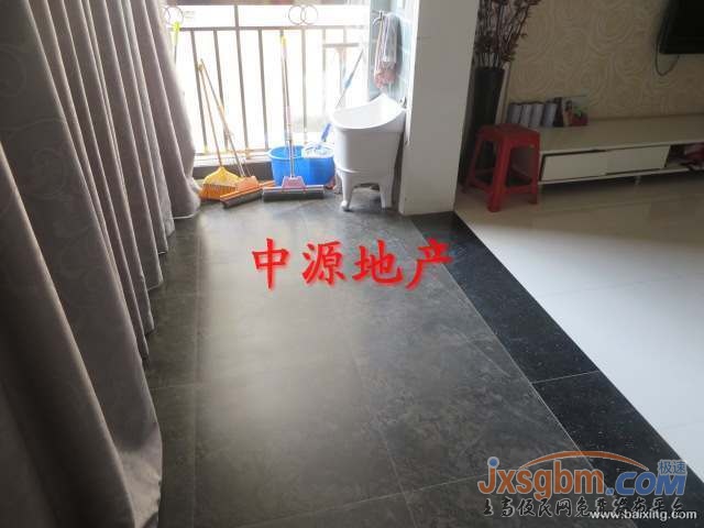 上高新城區旁小區房5樓，硬裝13萬，產權車庫23平