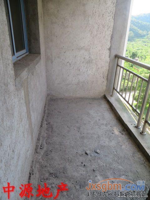 上高御山華府5樓，毛坯三通，地面車庫21平，可按揭
