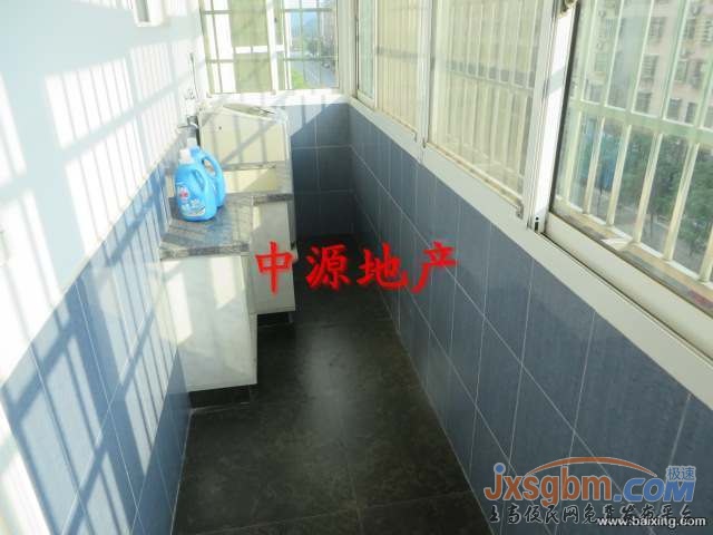 上高新城區旁小區房5樓，硬裝13萬，產權車庫23平