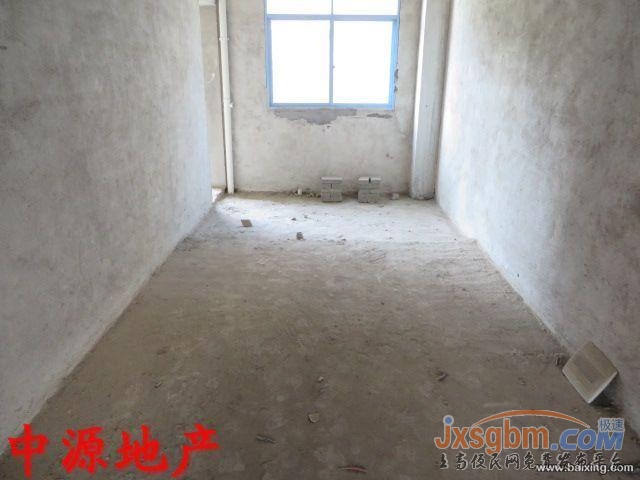 上高御山華府5樓，毛坯三通，地面車庫21平，可按揭