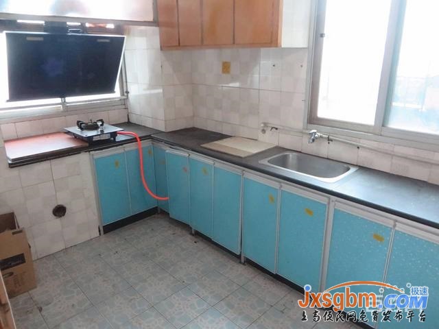 上高四中旁邊3樓翻新裝修三室家具家電全配用天燃氣