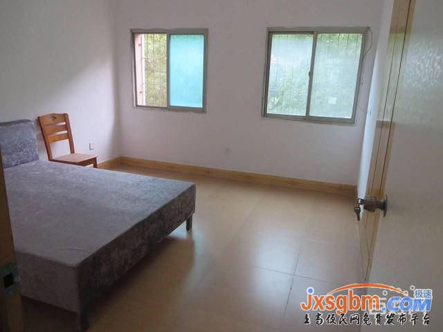 上高四中旁邊3樓翻新裝修三室家具家電全配用天燃氣